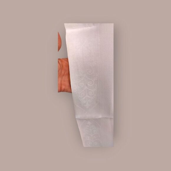 Vintage White Hand Towels w/ Border Motifs Excellent Condition (Set of 3) 20x36" - Picture 9 of 16